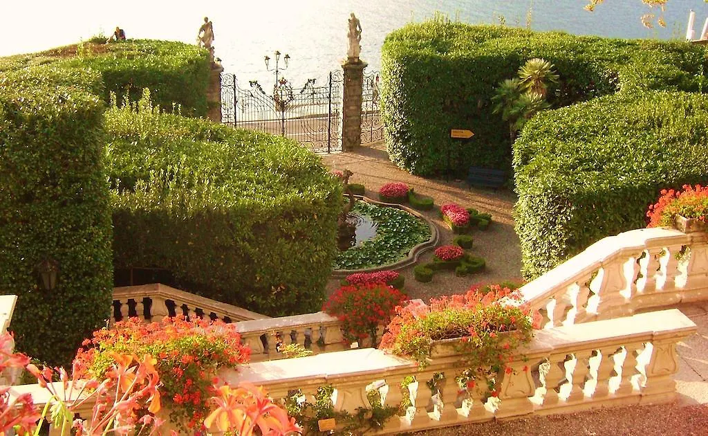 Charming Glicine And Azalea House Art And Colour With Lakeview Italien